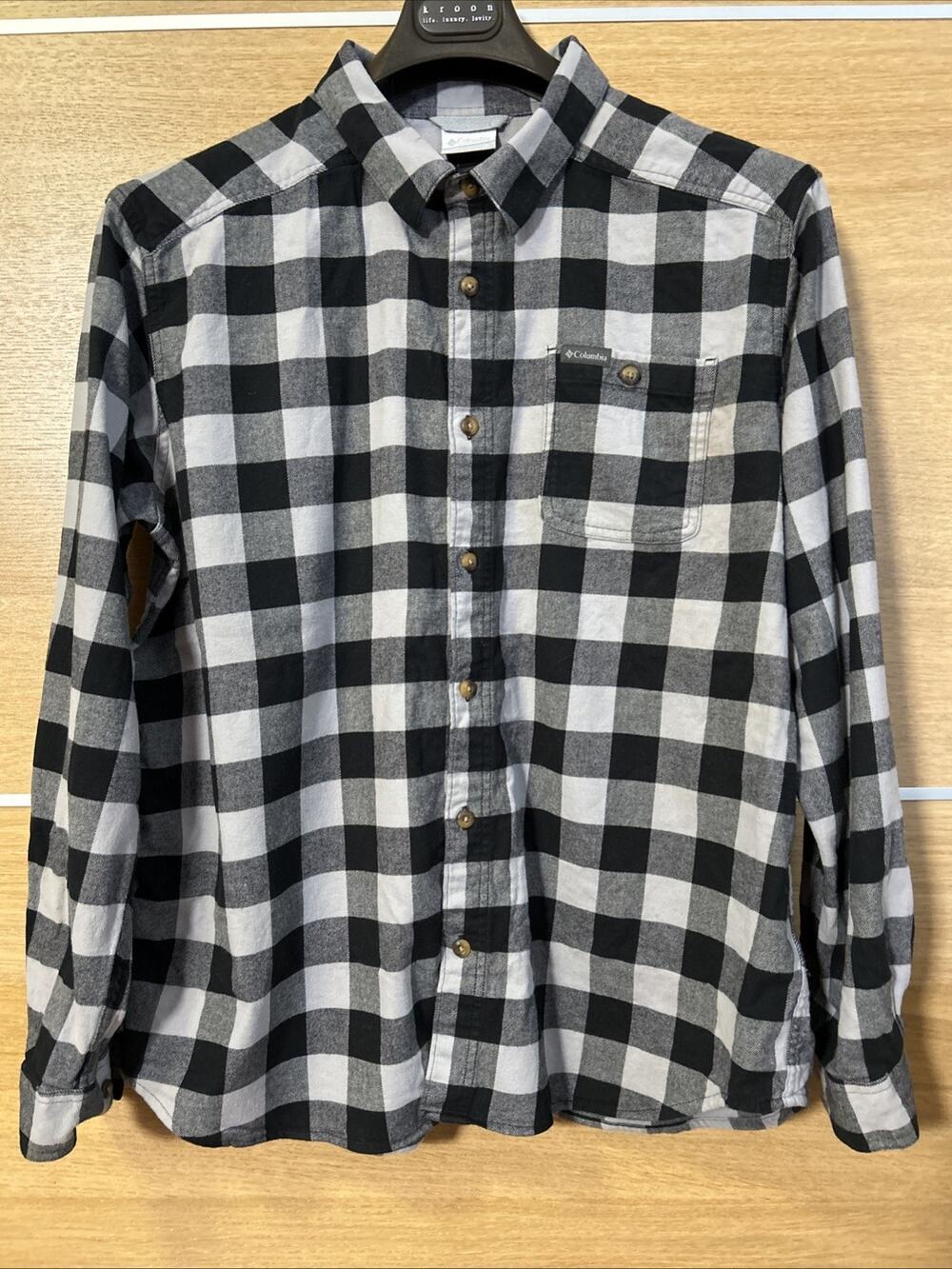 Columbia Flannel Shirt Men's sz XL Black & Gray Plaid Button Front Long Sleeve